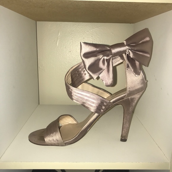 Gorgeous mauve/nude colored heel!! - Picture 2 of 5